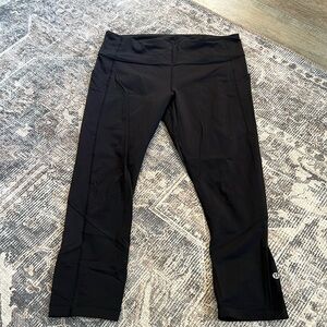 Lululemon capri leggings with pockets and back zipper pocket